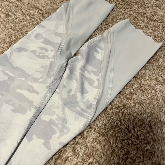 Lululemon, gray and dark gray camo print tights size 12 - Picture 3 of 3